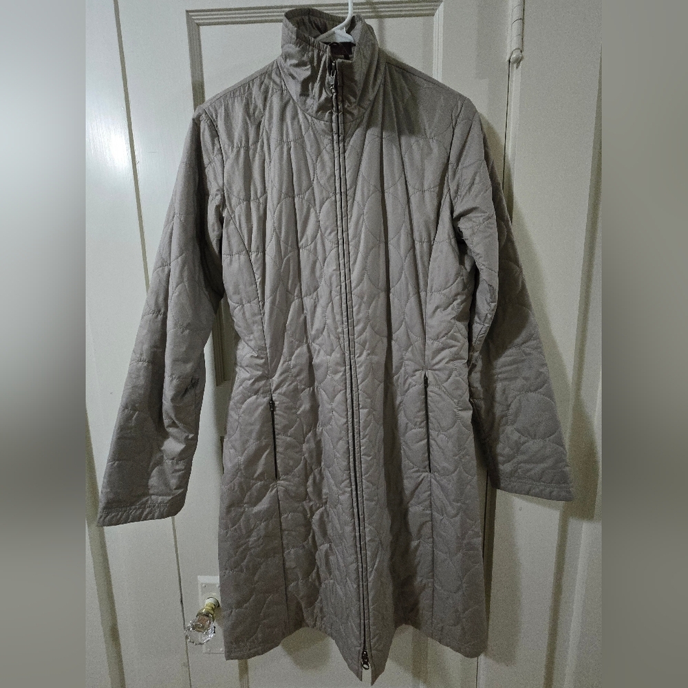 GUC Women's Lightweight Patagonia Puffer, Size Medium